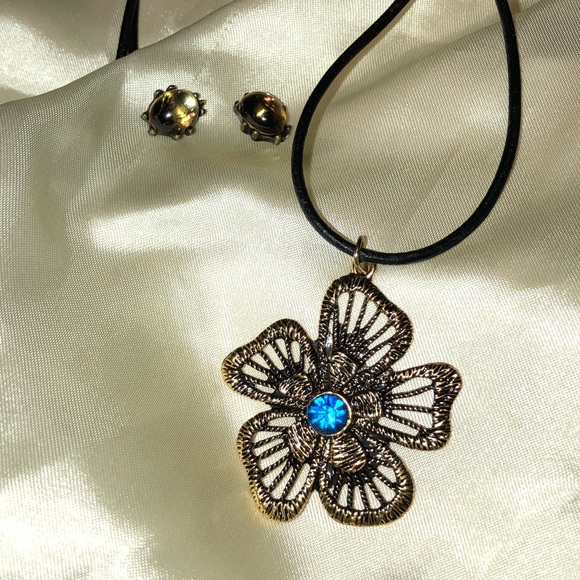 🆕Blue flower pendant necklace & earrings NWT - Picture 8 of 8